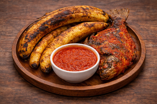 How To Make Bole (Roasted Plantain With Fish) – A Delicious Ultimate Nigerian Street Food Delight 🔥🍌🐟 4 Roasted Plantain and Fish