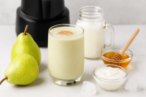 How to Make Pear Smoothie: A Refreshing & Nourishing Power Drink You’ll Love 🍐💚🥤