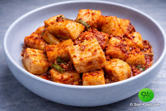 spicy radish kimchi