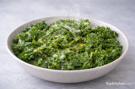 easy garlic kale salad