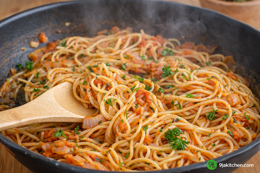 homemade garlic tomato pasta